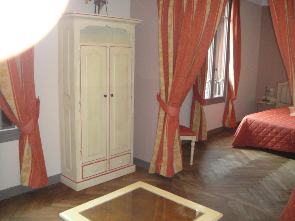 Auberge Des Lices Carcassonne Room photo